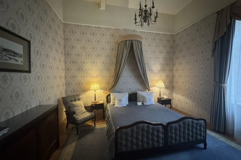 Pokój hotelowy po remoncie
